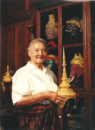 ส่องชาติ ชื่นศิริ